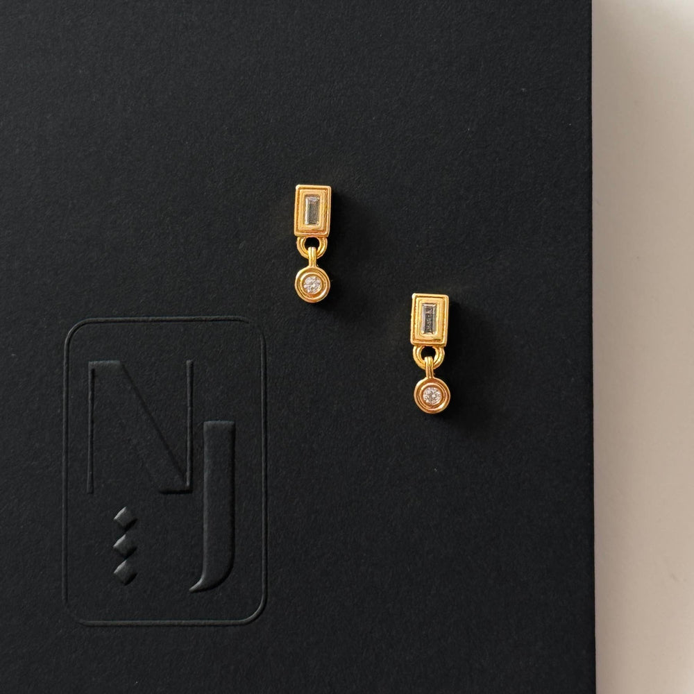 Samra Mini Earrings: Gold