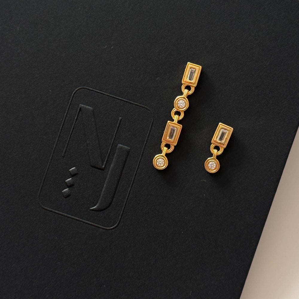 Samra Mini Earrings: Gold