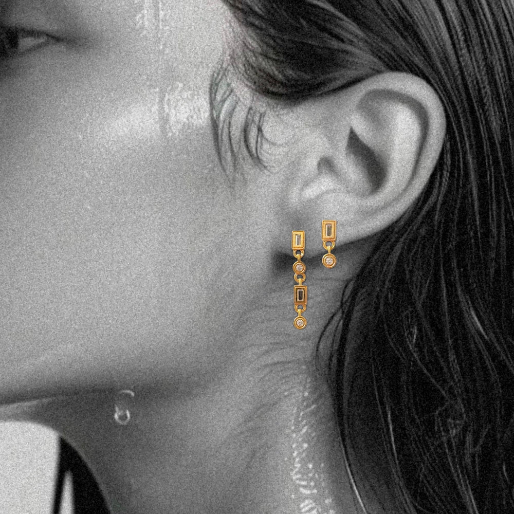 Samra Mini Earrings: Gold