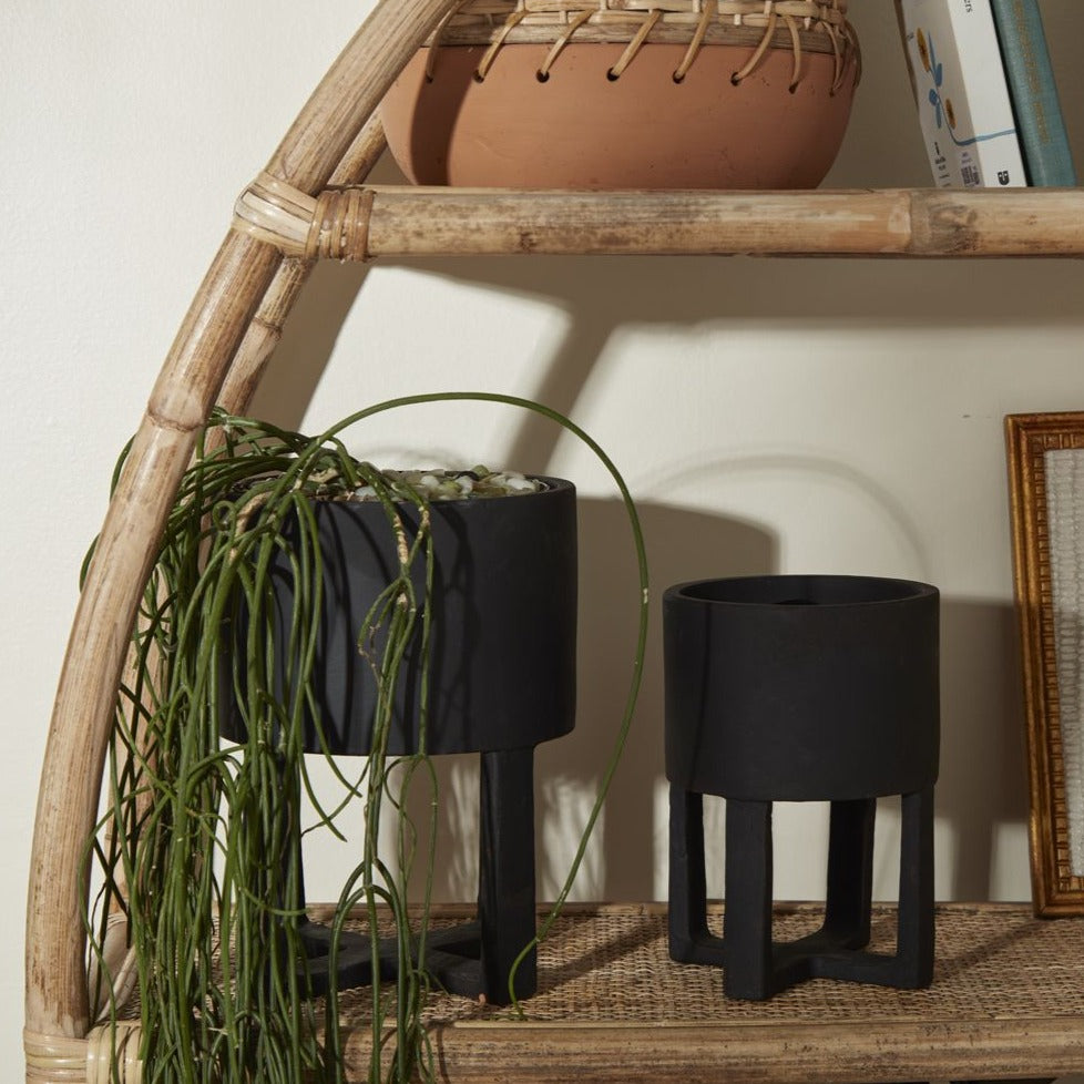 Terracotta Cross-Legged Pot – Sunday Blooms